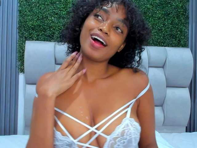 Live sex webcam photo for Martina-Jackson- #276840955