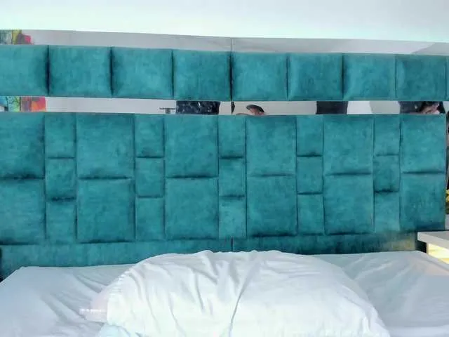 Live sex webcam photo for Martina-Jackson- #277417768