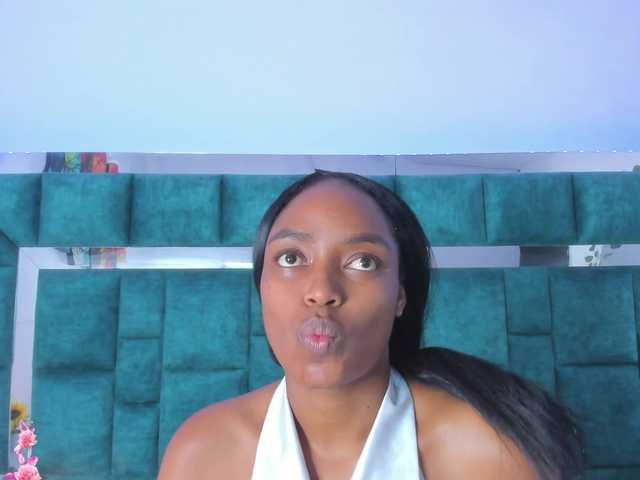 Live sex webcam photo for Martina-Jackson- #289647484