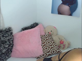 Live sex webcam photo for MartinaCourt #194916360