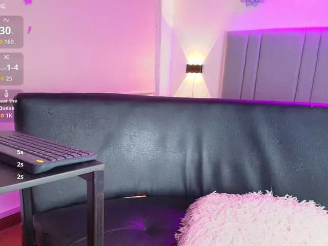 Live sex webcam photo for Martinaa-Cherry #290374937