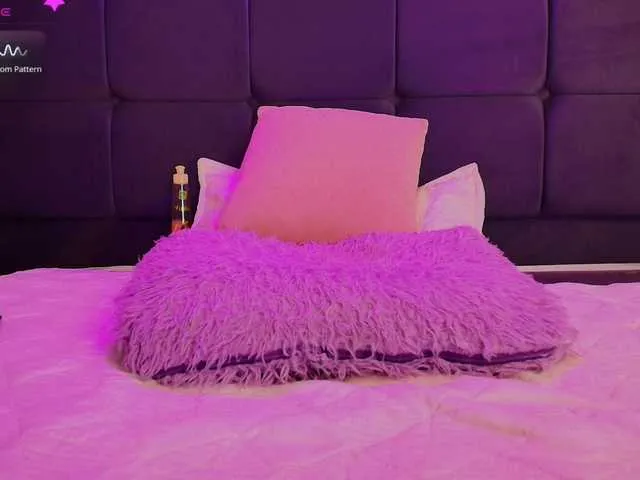 Live sex webcam photo for Martinaa-Cherry #290681921