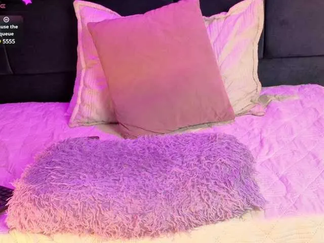 Live sex webcam photo for Martinaa-Cherry #291056198