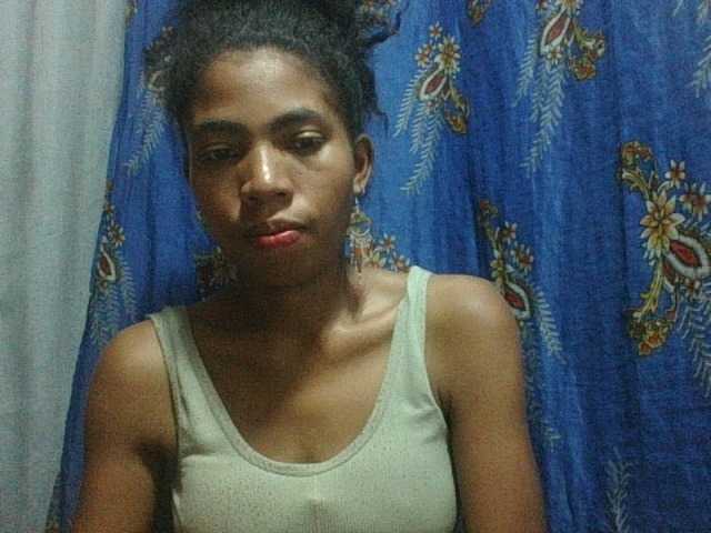 Live sex webcam photo for Martinah1 #277400180