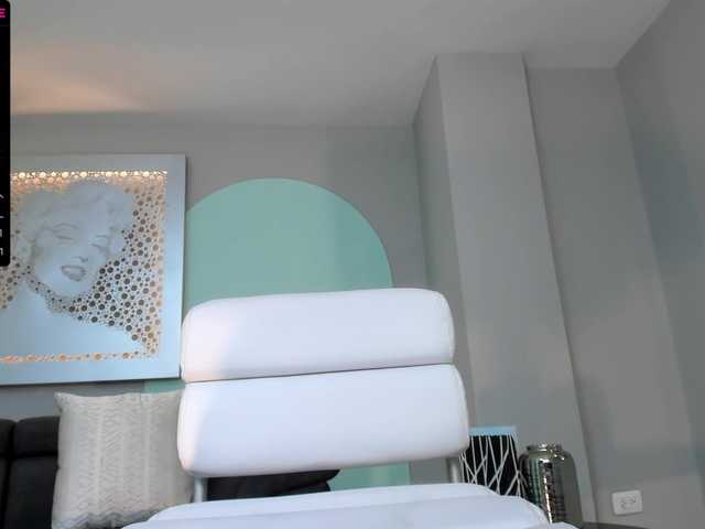 Live sex webcam photo for MartinnaBonet #274313934