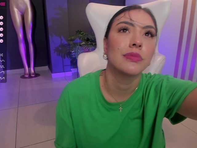 Live sex webcam photo for MartinnaBonet #274466165