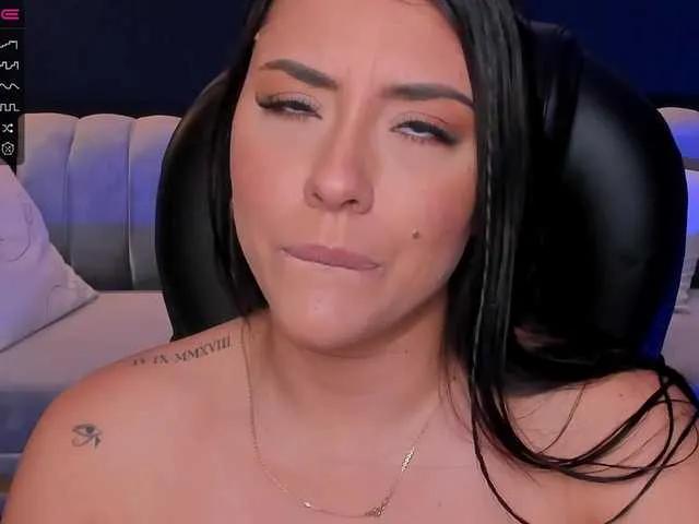 Live sex webcam photo for MartinnaBonet #275548005