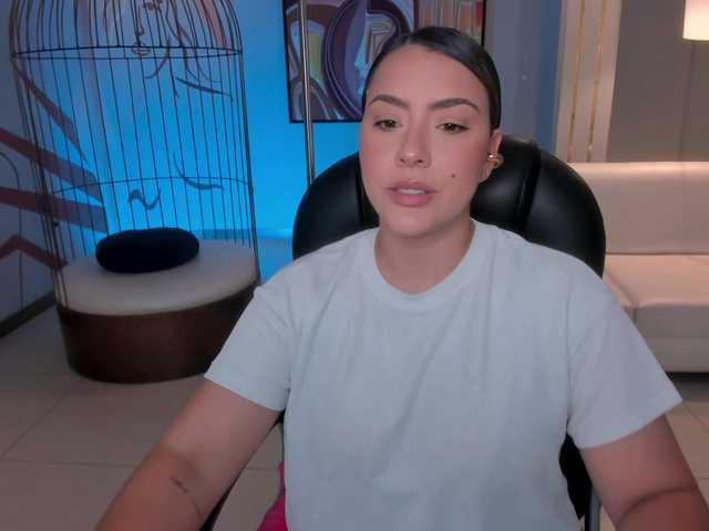 Live sex webcam photo for MartinnaBonet #290280223