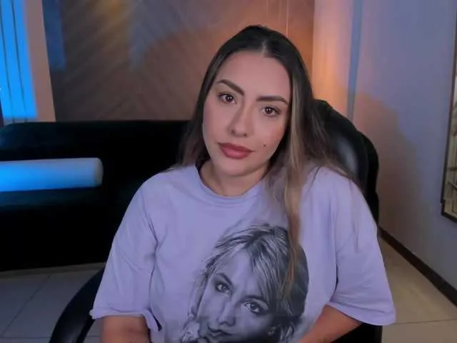 Live sex webcam photo for MartinnaBonet #290291922