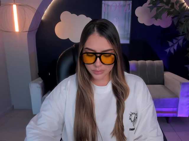 Live sex webcam photo for MartinnaBonet #290438755