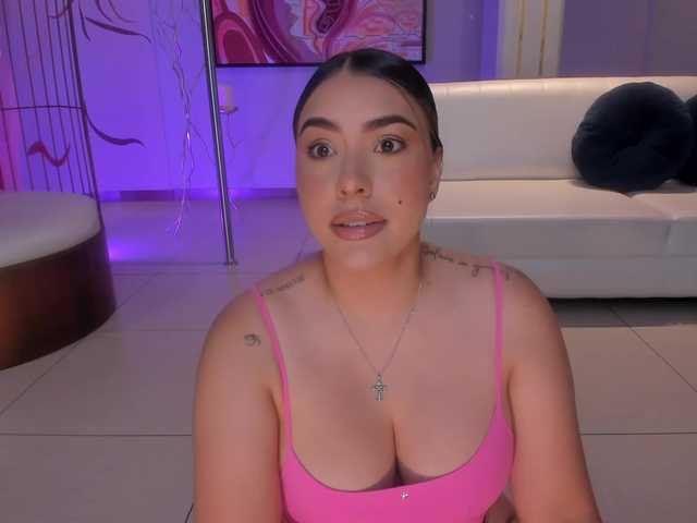 Live sex webcam photo for MartinnaBonet #290458507