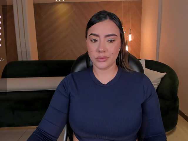 Live sex webcam photo for MartinnaBonet #290494447