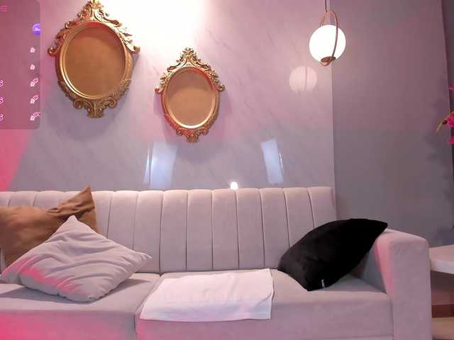 Live sex webcam photo for MartinnaBonet #290560410