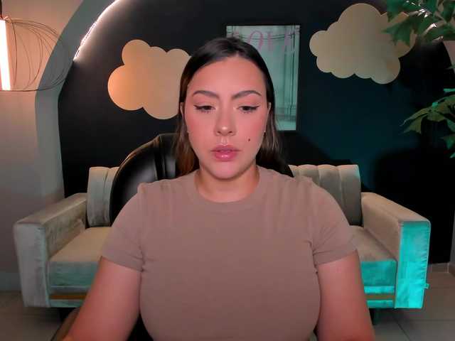 Live sex webcam photo for MartinnaBonet #290647448