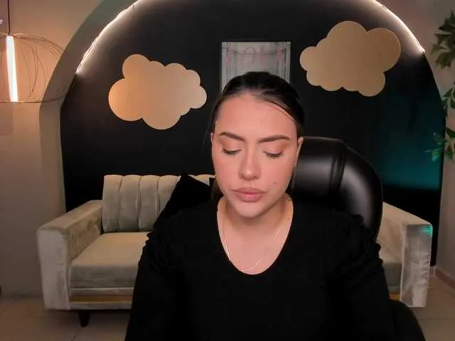 Live sex webcam photo for MartinnaBonet #290661246