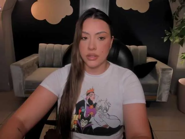 Live sex webcam photo for MartinnaBonet #290683661