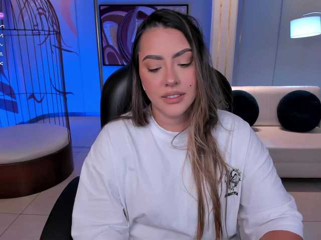 Live sex webcam photo for MartinnaBonet #290827393