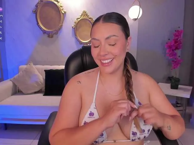 Live sex webcam photo for MartinnaBonet #290925470