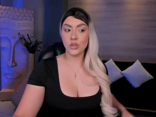 Live sex webcam photo for MartinnaBonet #291104474