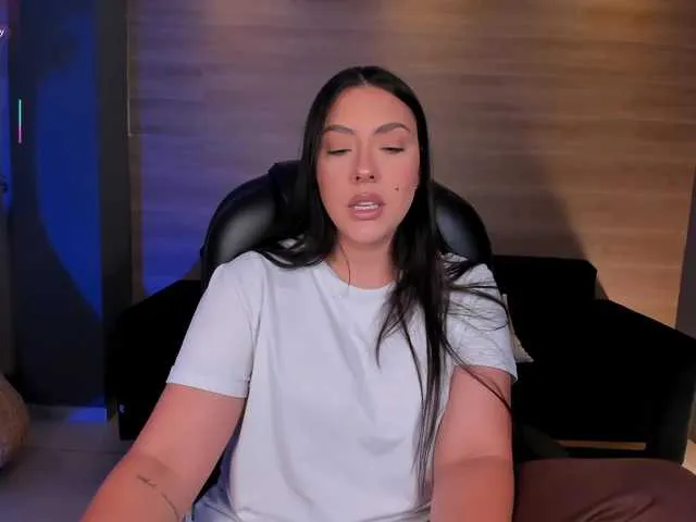 Live sex webcam photo for MartinnaBonet #291118859