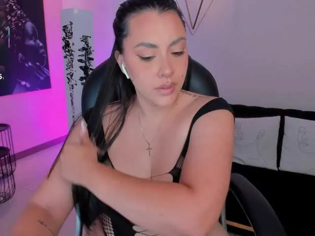 Live sex webcam photo for MartinnaBonet #291184637