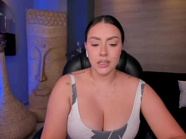 Live sex webcam photo for MartinnaBonet #291662342