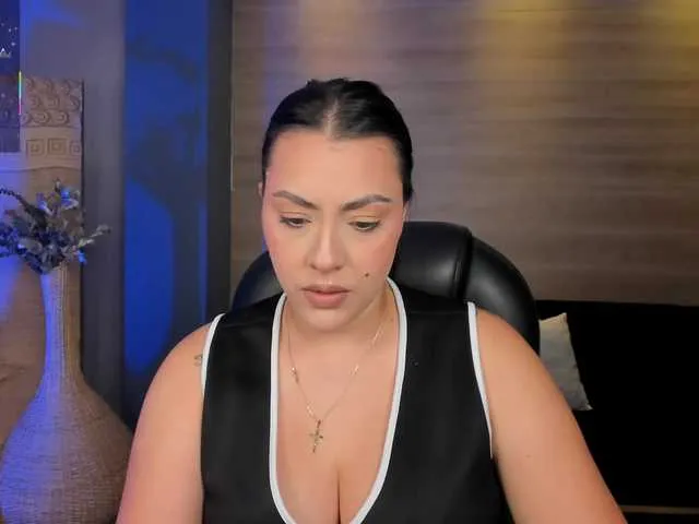 Live sex webcam photo for MartinnaBonet #291706933