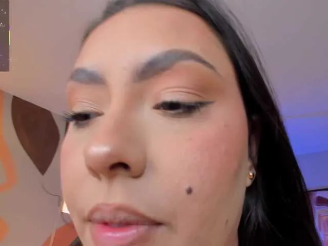 Live sex webcam photo for MartinnaBonet #291751420