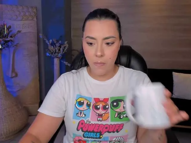 Live sex webcam photo for MartinnaBonet #291878956