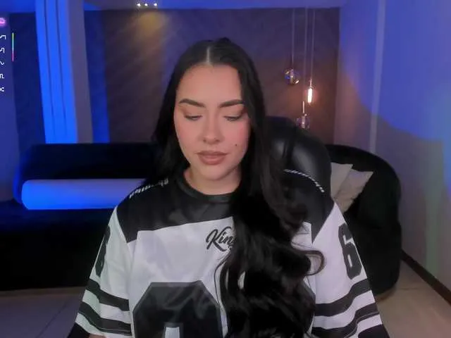 Live sex webcam photo for MartinnaBonet #292321297