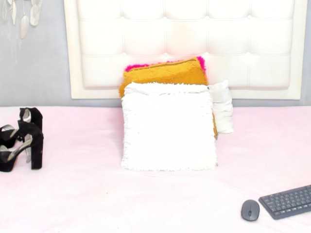 Live sex webcam photo for MaryGaby #273725823