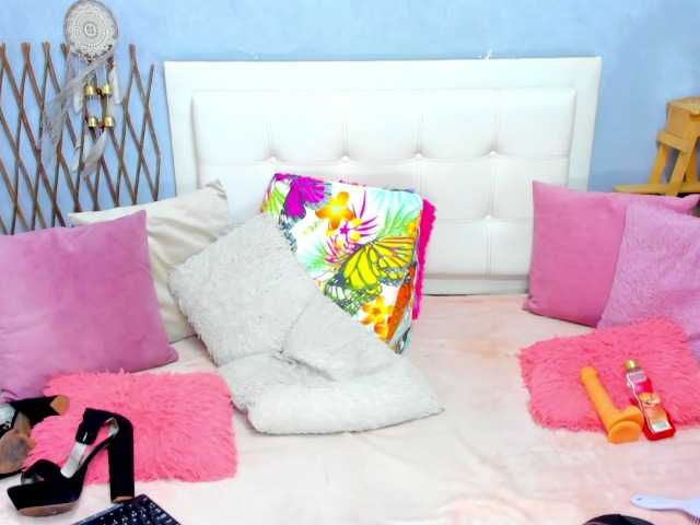 Live sex webcam photo for MaryGaby #276387020