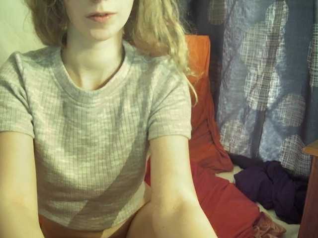 Live sex webcam photo for MaryKensington-1 #277201147