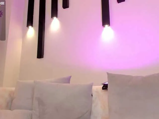 Live sex webcam photo for MaryLewis #275677712