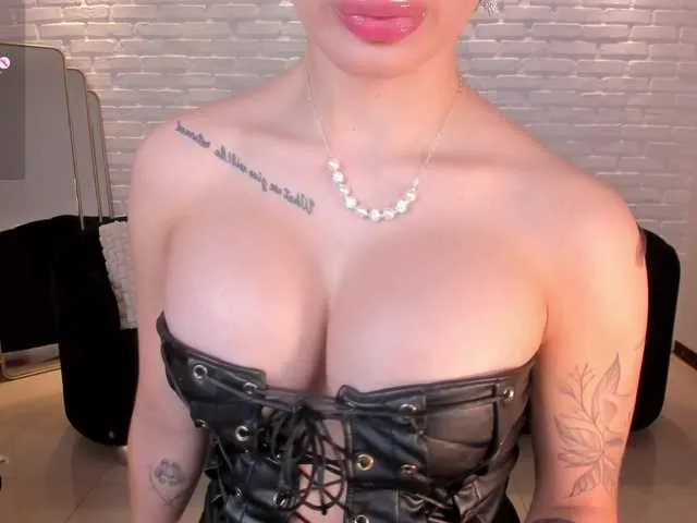 Live sex webcam photo for MaryLewis #278043408