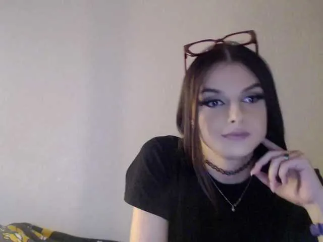 Live sex webcam photo for MaryVamp999 #290663818