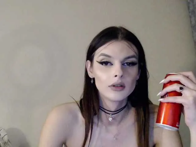 Live sex webcam photo for MaryVamp999 #291671578