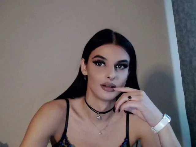 Live sex webcam photo for MaryVamp999 #292347987