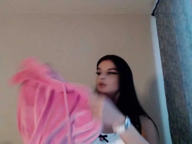 Live sex webcam photo for MaryVamp999 #292354920