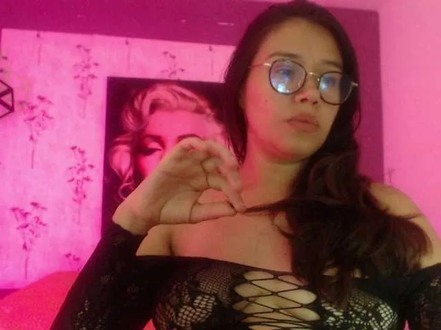 Live sex webcam photo for Marylin-corner #275715817