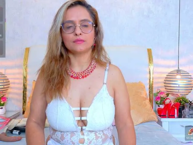 Live sex webcam photo for MarylinsVega #293927885
