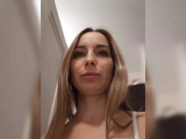 Live sex webcam photo for MarysiaXXX #276984278