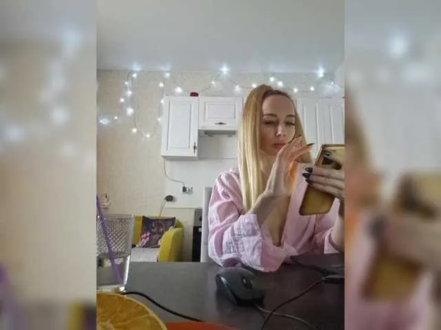 Live sex webcam photo for MarysiaXXX #290392498