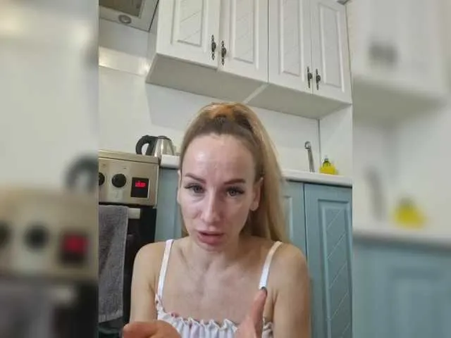 Live sex webcam photo for MarysiaXXX #290399444