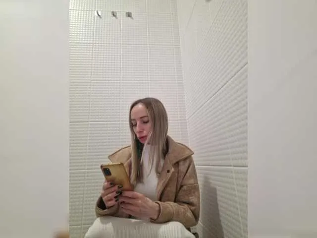 Live sex webcam photo for MarysiaXXX #290438263