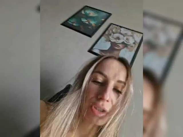 Live sex webcam photo for MarysiaXXX #290575360