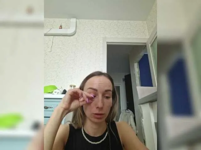 Live sex webcam photo for MarysiaXXX #290703345
