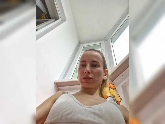 Live sex webcam photo for MarysiaXXX #290799874