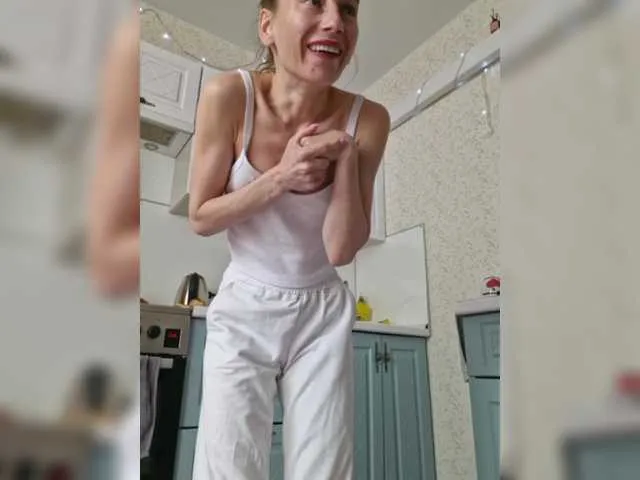 Live sex webcam photo for MarysiaXXX #290834869