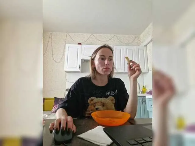 Live sex webcam photo for MarysiaXXX #290958985